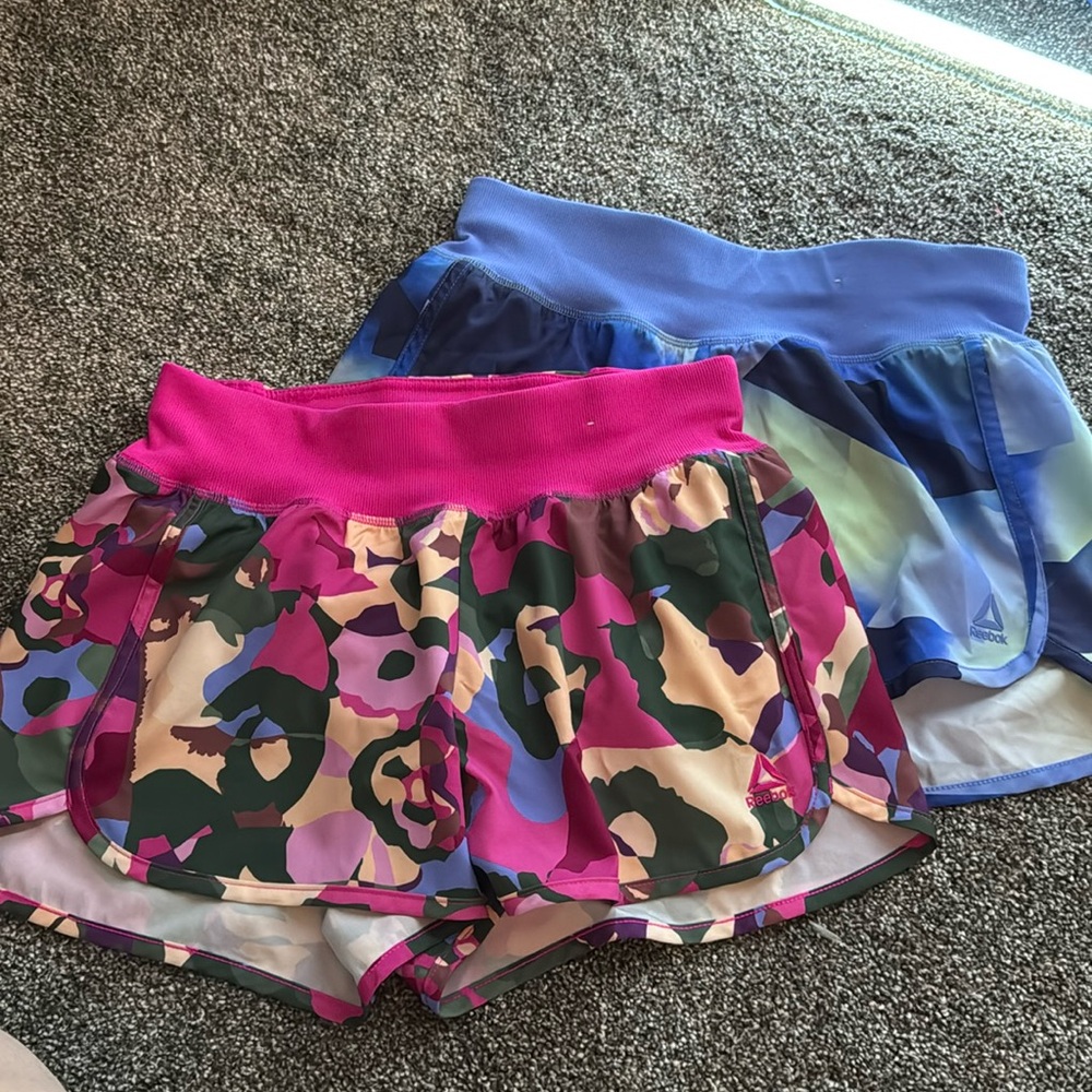Small Reebok Gym Shorts with zipper compartment and build in underwear